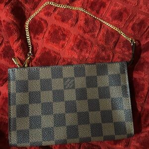 Women’s or men’s Louis Vuitton Pochette! Beautiful Red interior Mint condition